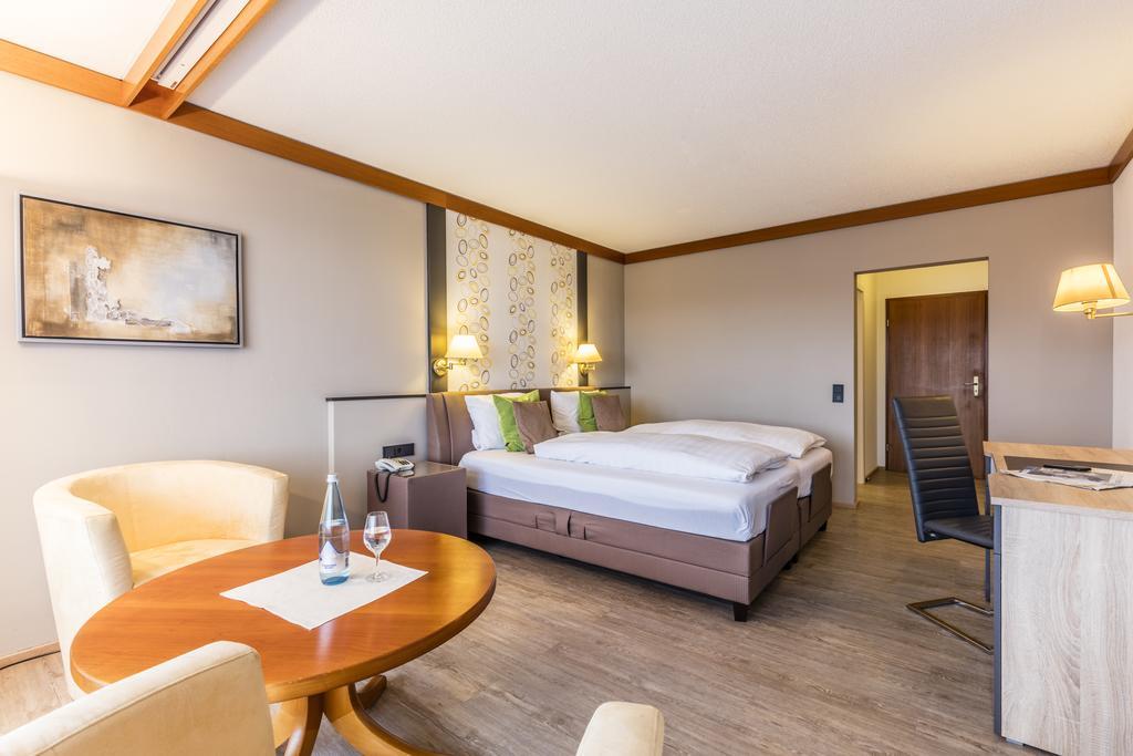 Hotel Windenreuter Hof เอ็มเมนดินเงน ห้อง รูปภาพ